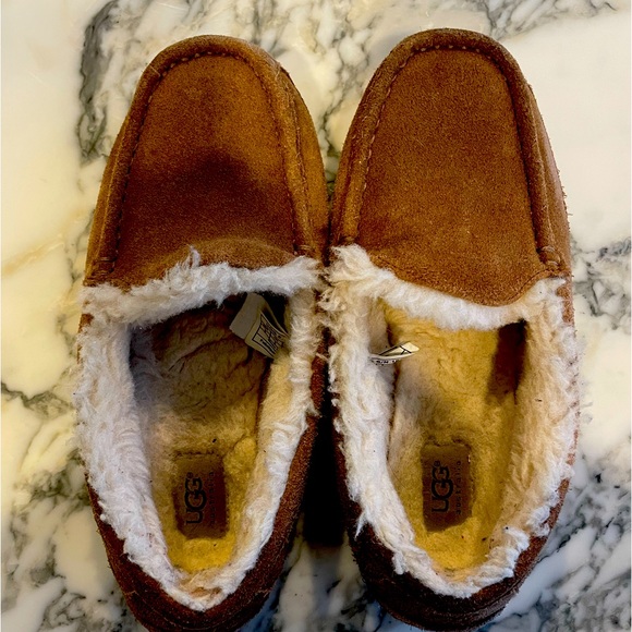 Ugg Unisex Size 6 Chesnut color Slippers - Picture 1 of 5
